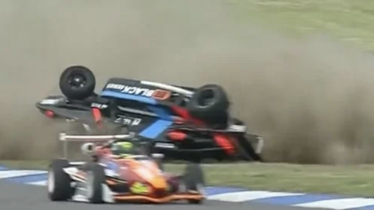 Fórmula 3: un piloto se salvó milagrosamente tras un accidente